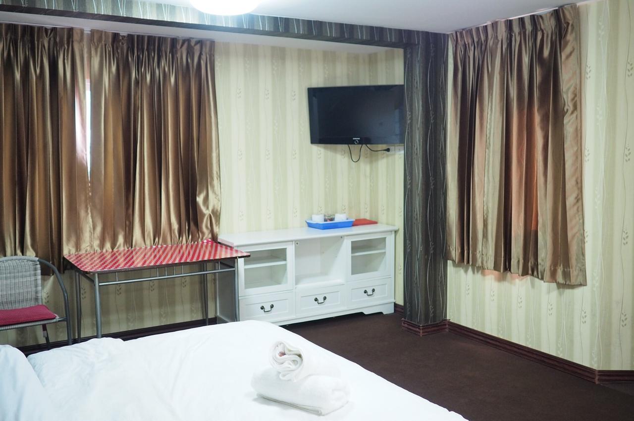 Hari Om Delhi Darbar Hotel Pattaya Buitenkant foto