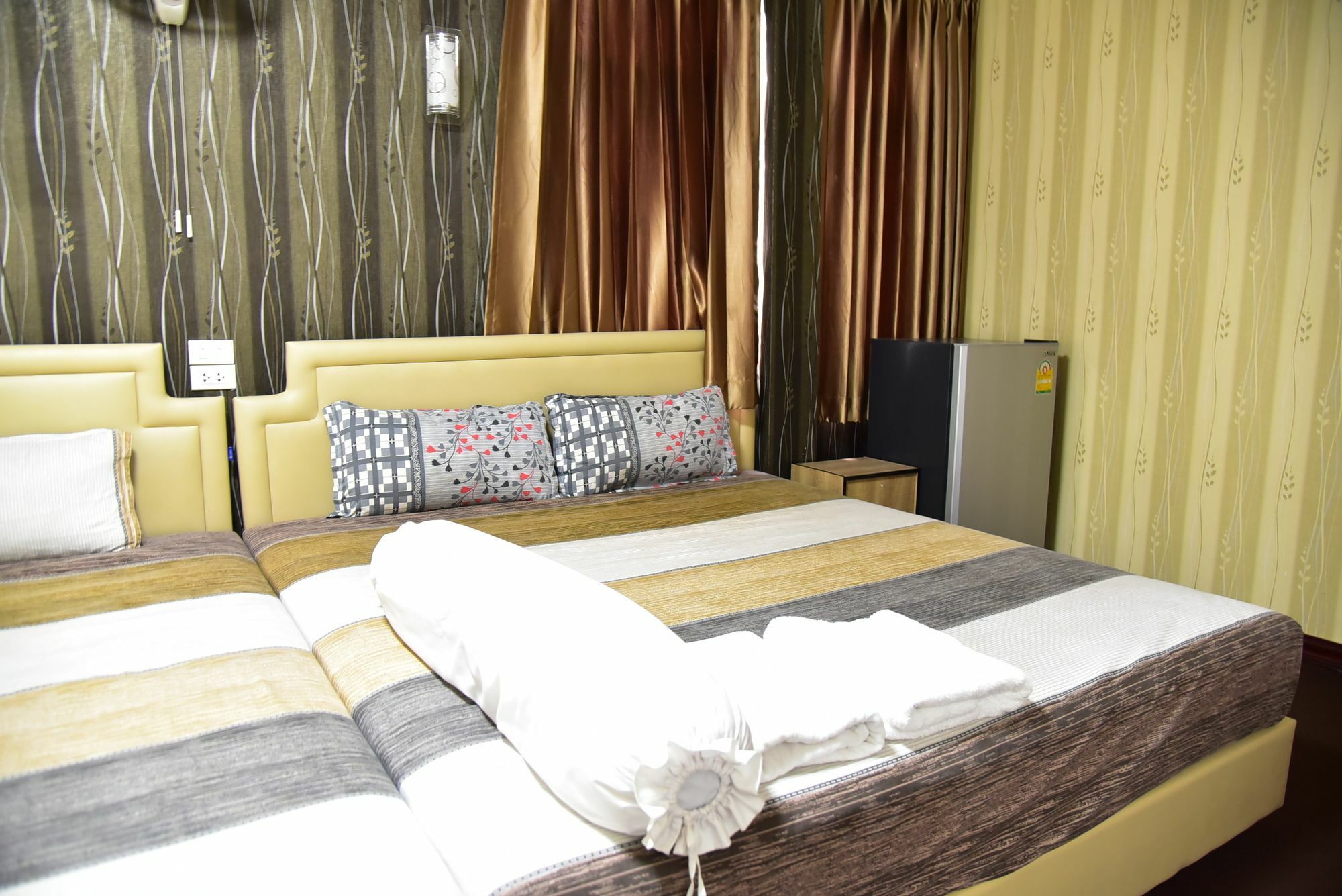 Hari Om Delhi Darbar Hotel Pattaya Buitenkant foto