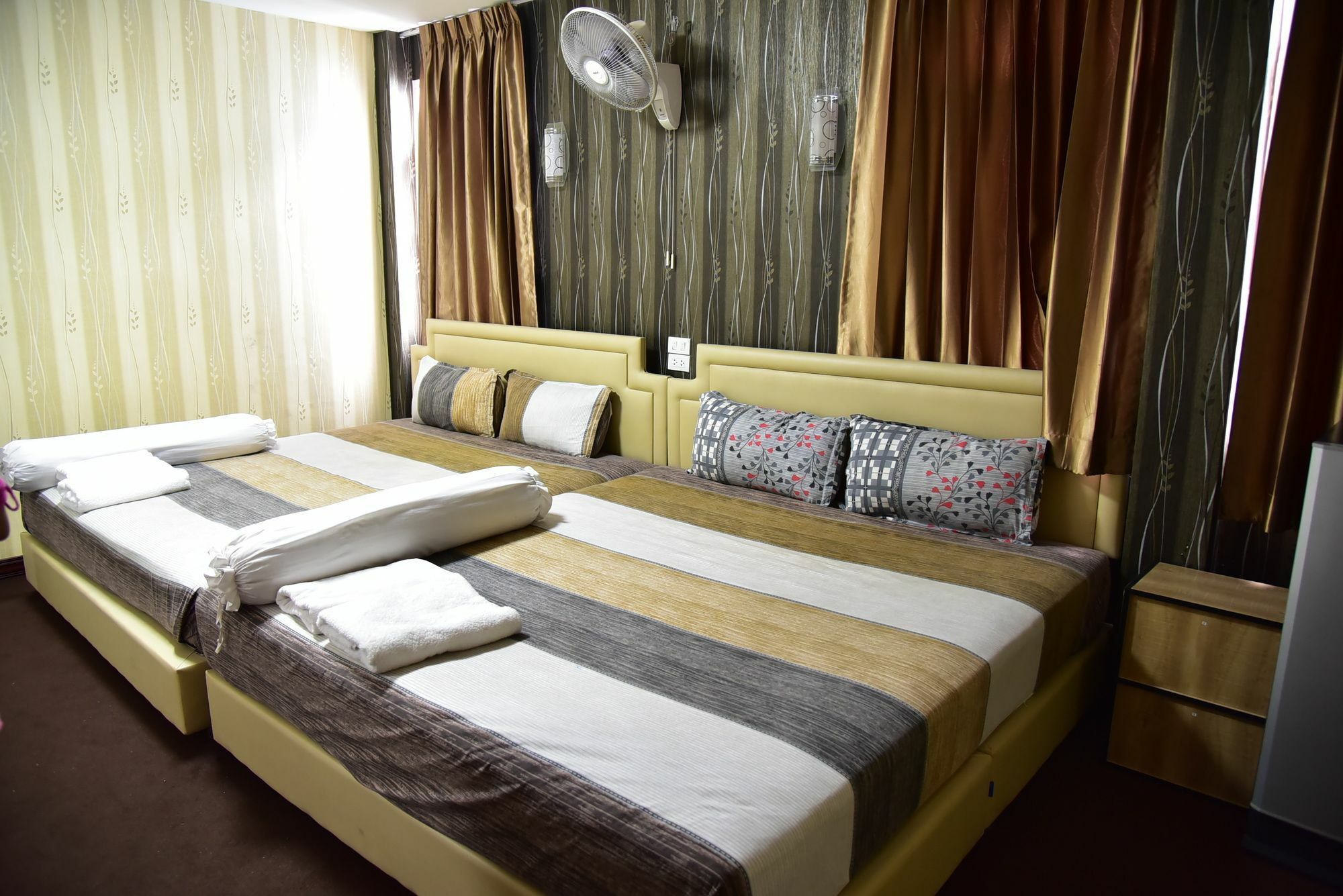 Hari Om Delhi Darbar Hotel Pattaya Buitenkant foto
