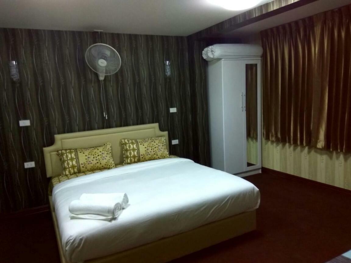 Hari Om Delhi Darbar Hotel Pattaya Buitenkant foto